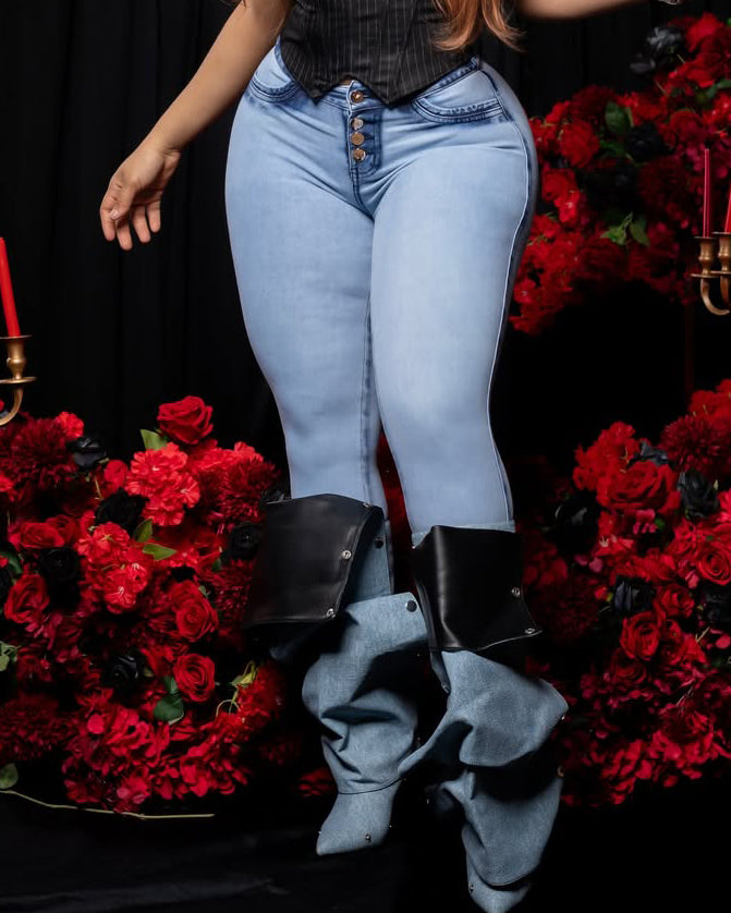 4-Row Button Hip-Lifting Skinny Jeans