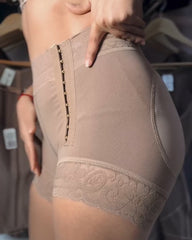 Side-Hook Eye Lace Trim Butt Lifter Shorts