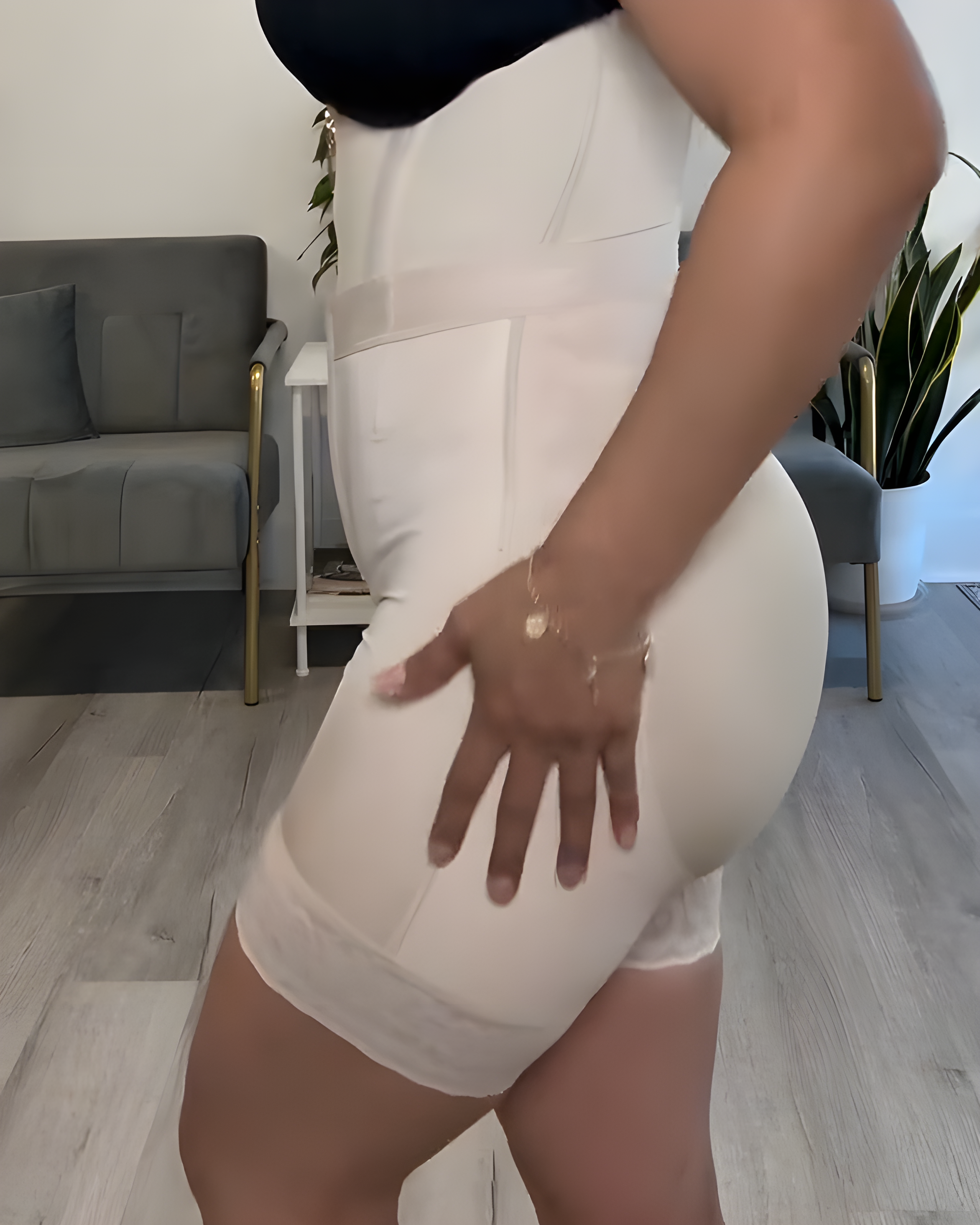 Shiny Hook-Eye Hip-Lifting Shorts