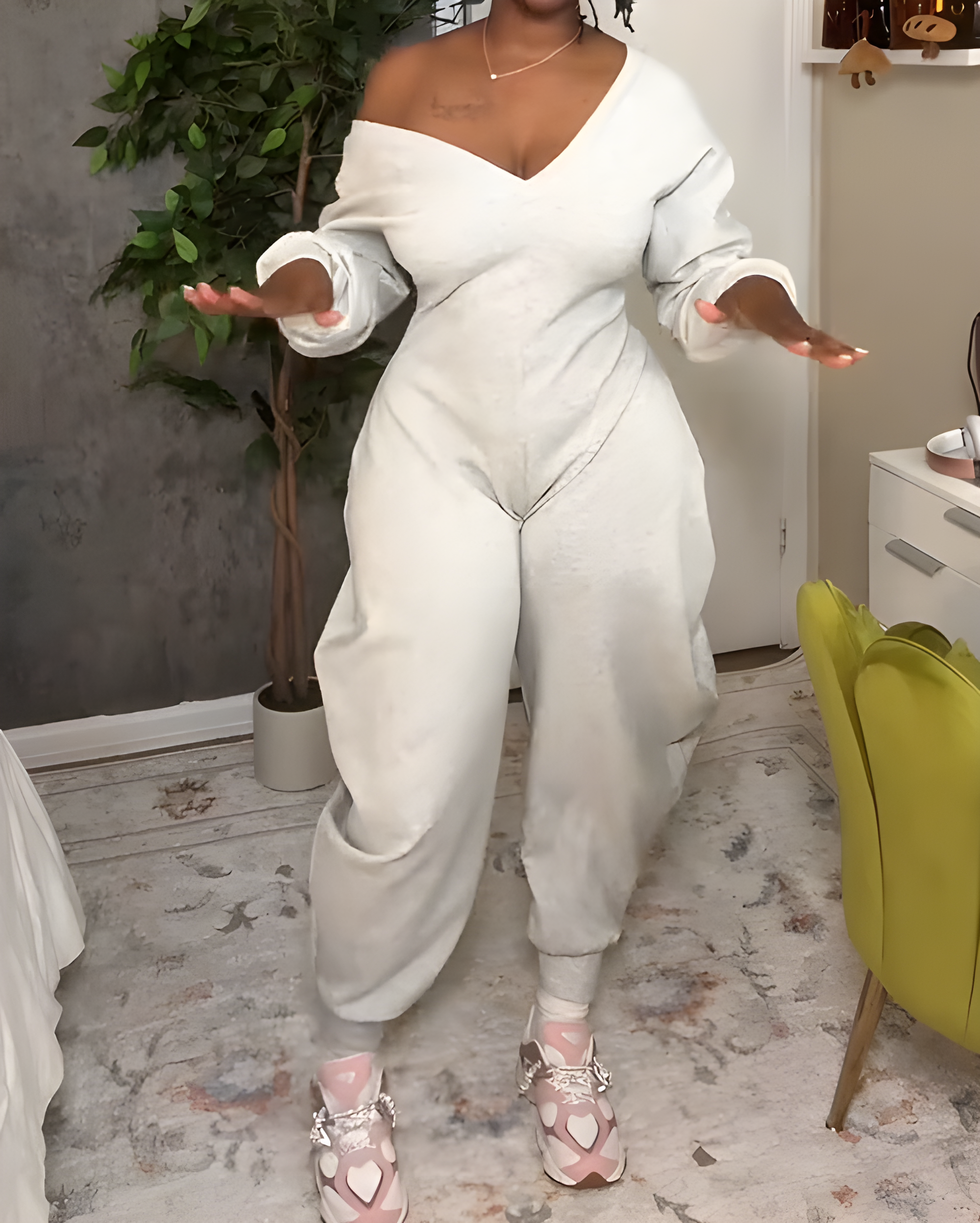 V-Neck Slim Long-Sleeved Jumpsuit