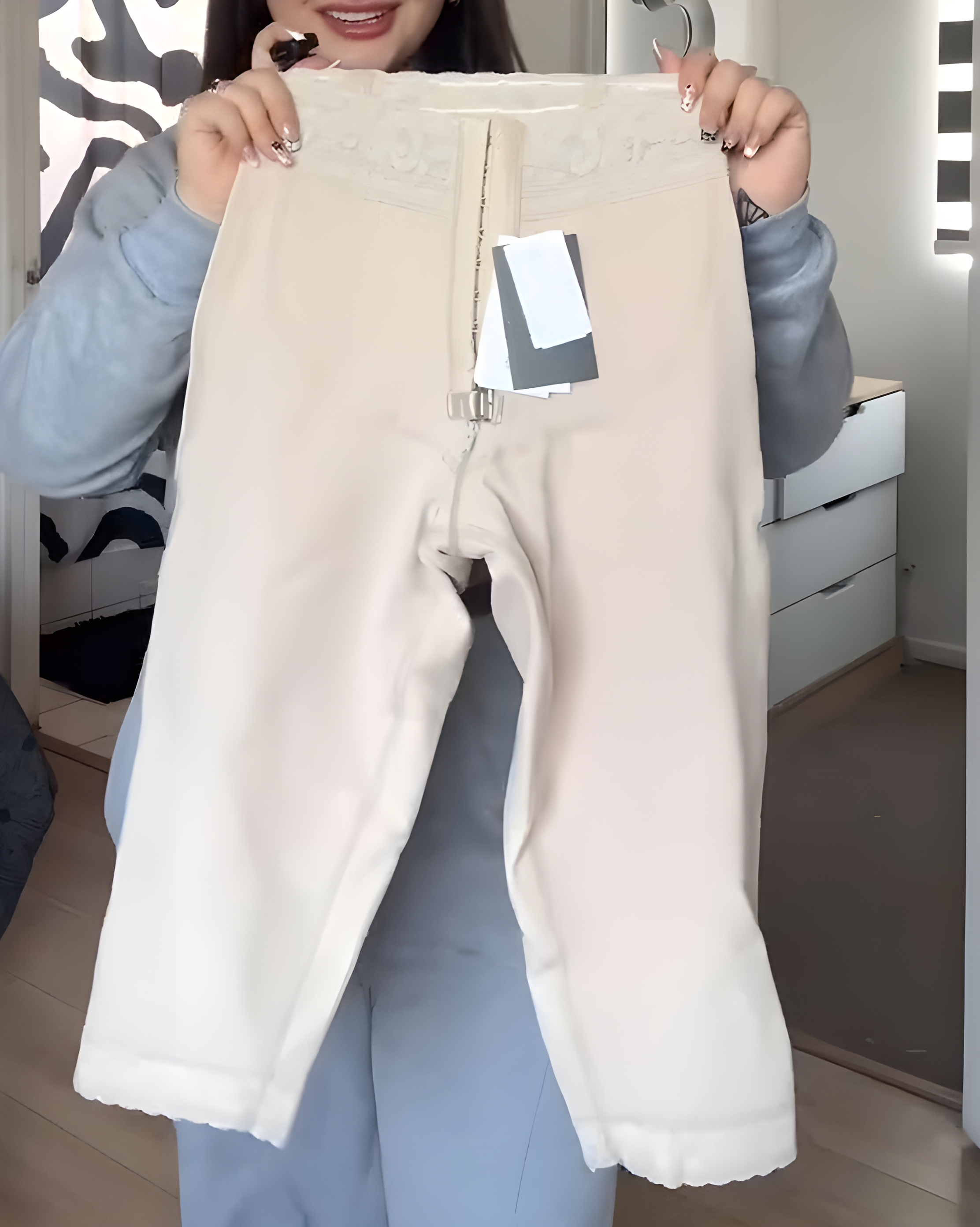Lace-Trimmed Hip-Lifting Mid-Length Shaping Pants