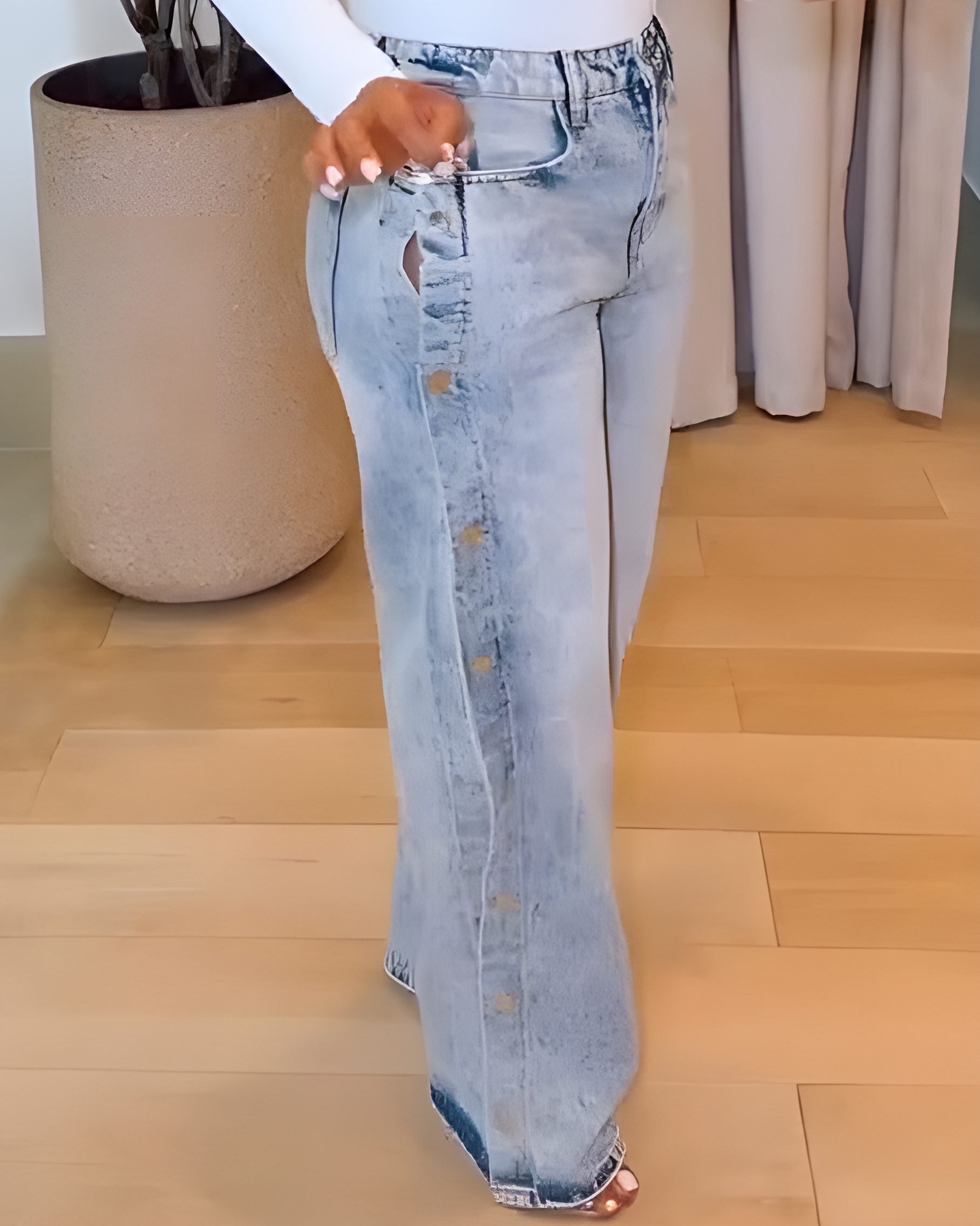 Side Buttons Wide-Leg Jeans