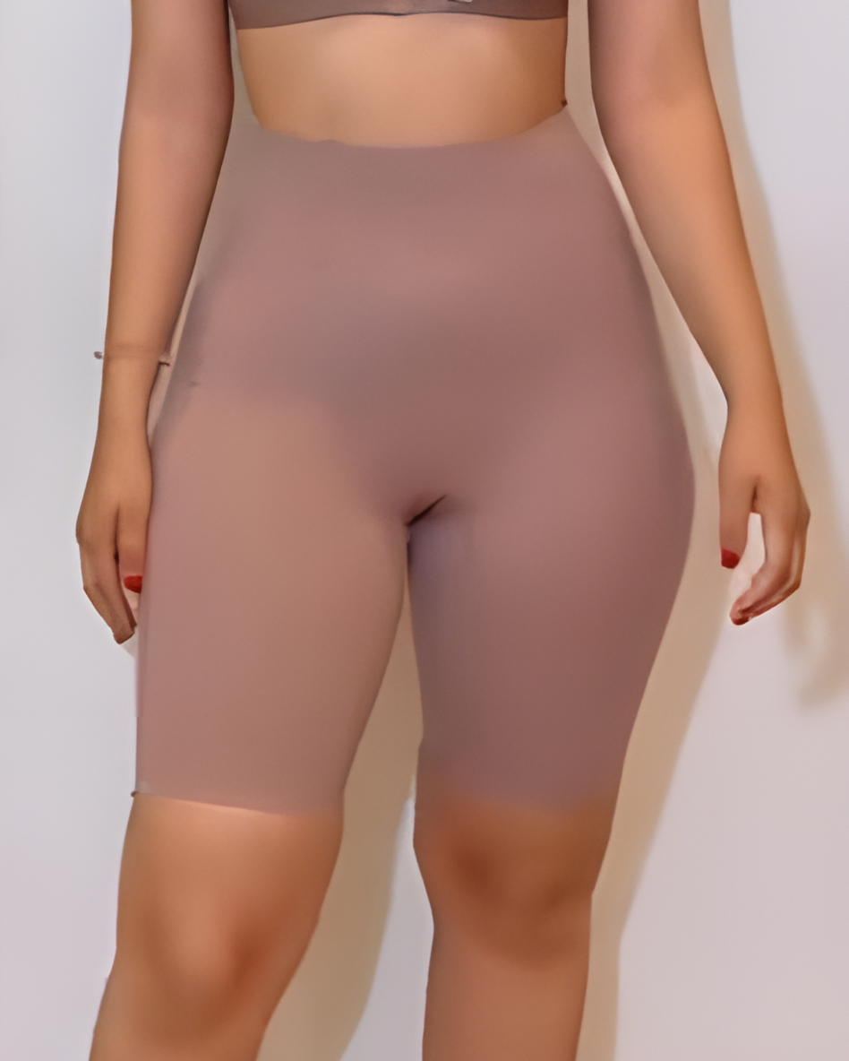 Comfortable Seamless Hip-Lifting Shorts