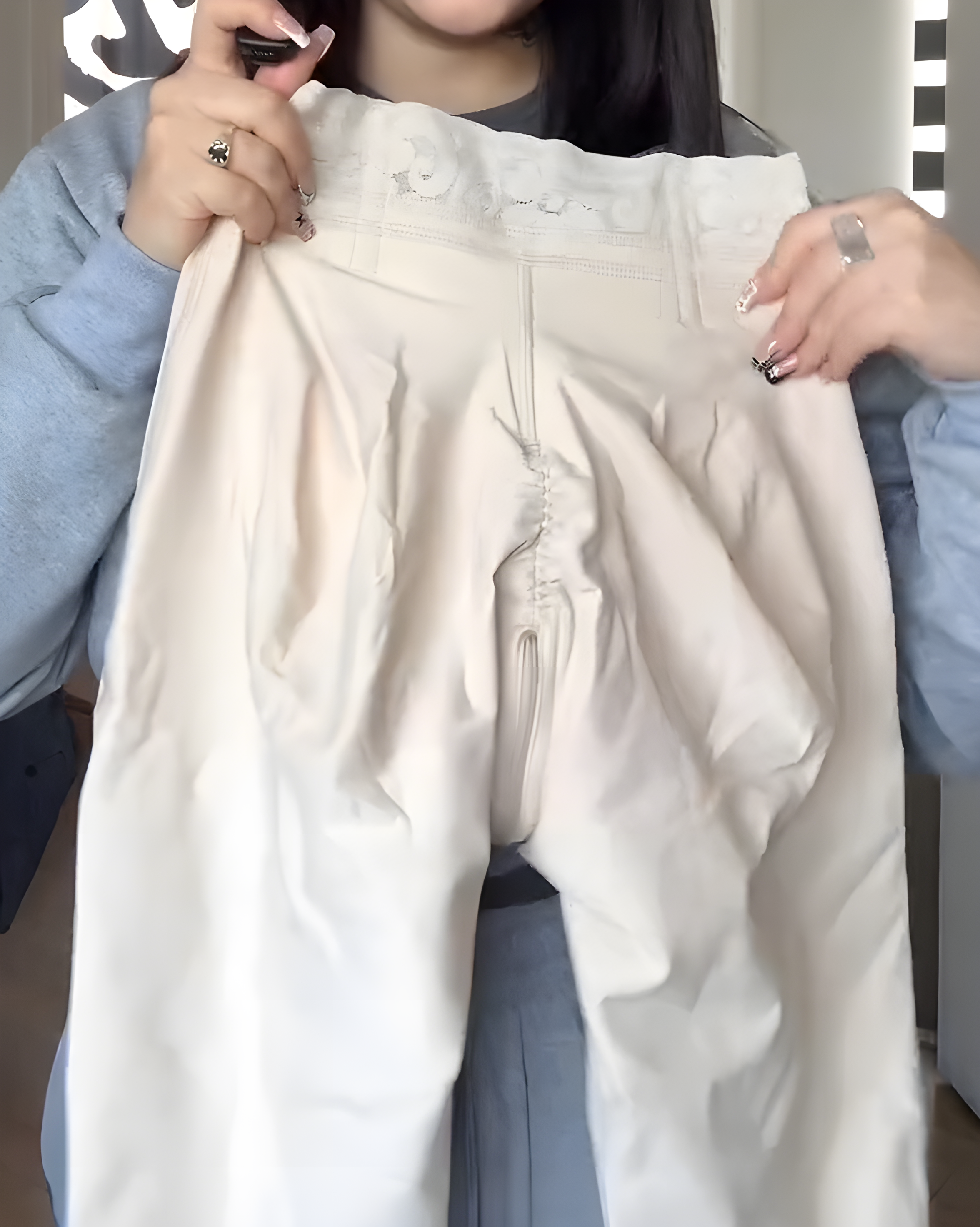 Lace-Trimmed Hip-Lifting Mid-Length Shaping Pants