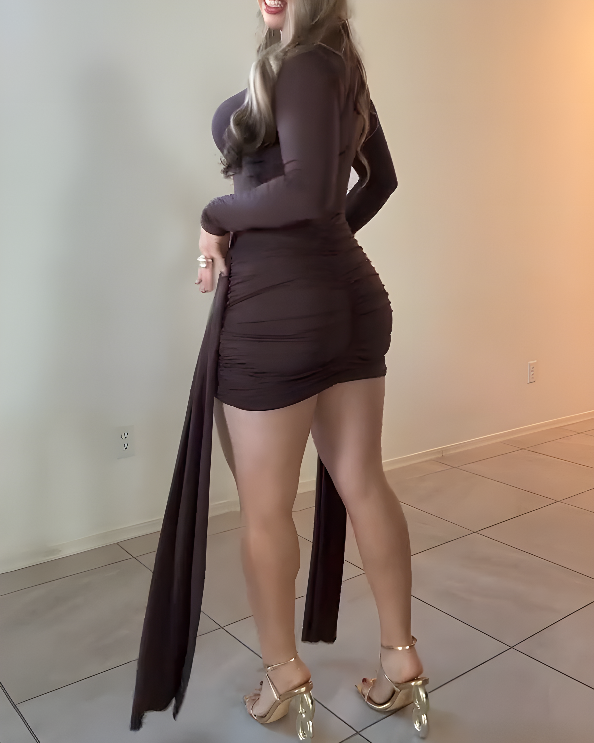 Long-Sleeved Body-Fitted Bodycon Dress